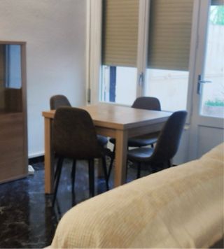Mesa de comedor EXTENSIBLE y 4 sillas