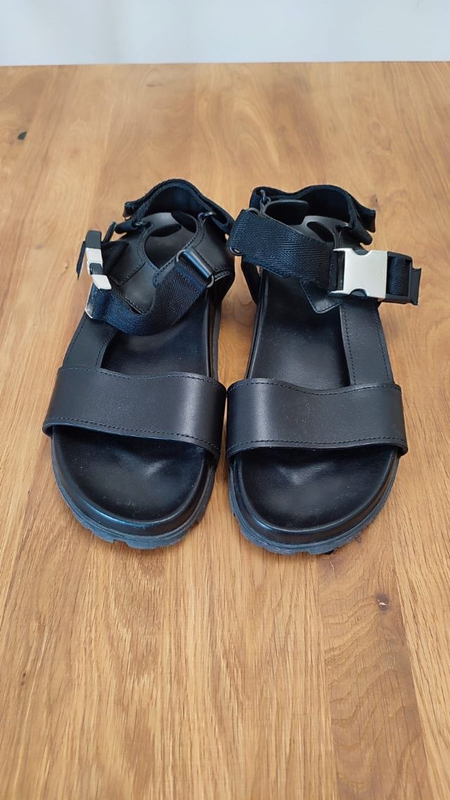 Sandalias Prada piel negras 40.5