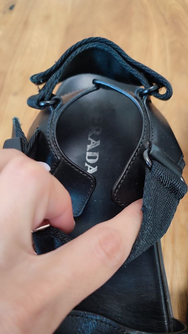 Sandalias Prada piel negras 40.5