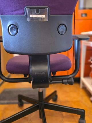Silla oficina Steelcase morada y negro