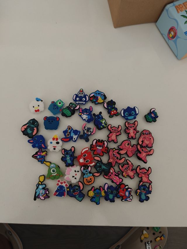 30 Pinos Crocs - Lilo e Stitch