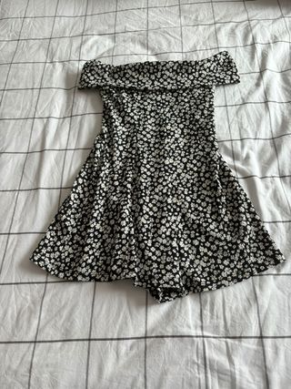 Mono Bershka - floral negro