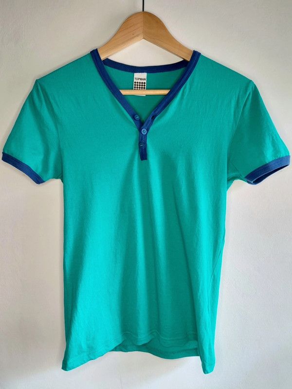 Camiseta cuello Henley abotonado ribetes Topman