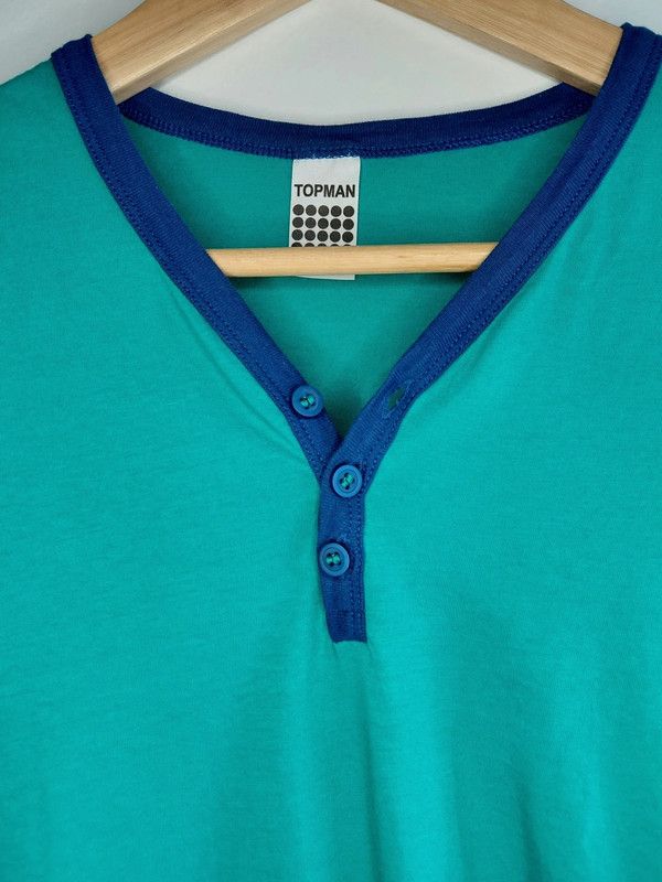 Camiseta cuello Henley abotonado ribetes Topman