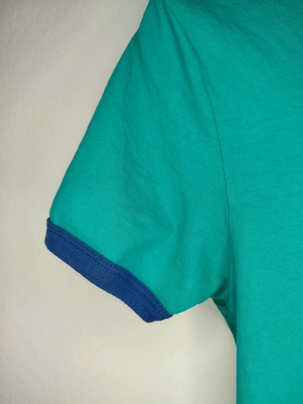 Camiseta cuello Henley abotonado ribetes Topman