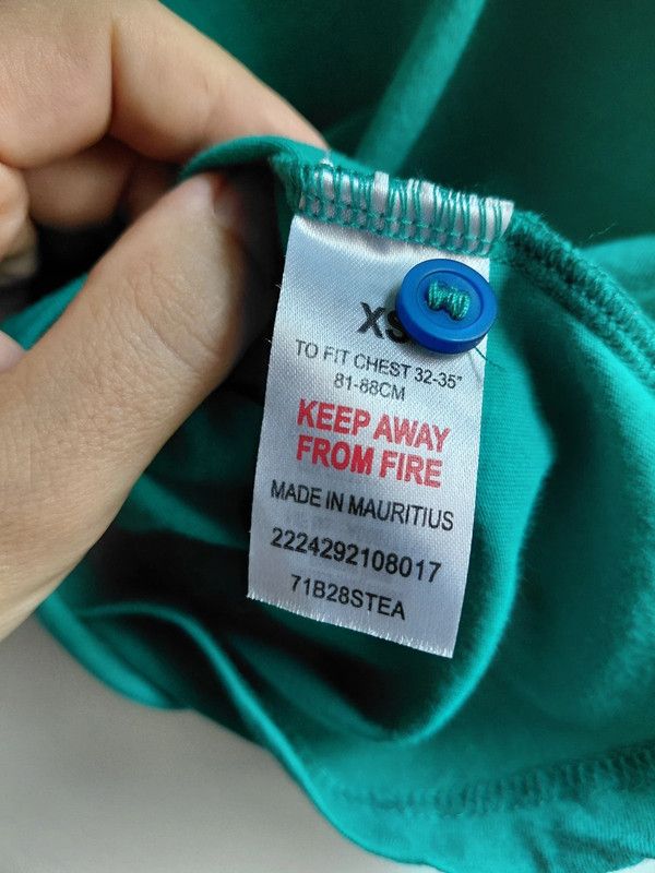 Camiseta cuello Henley abotonado ribetes Topman