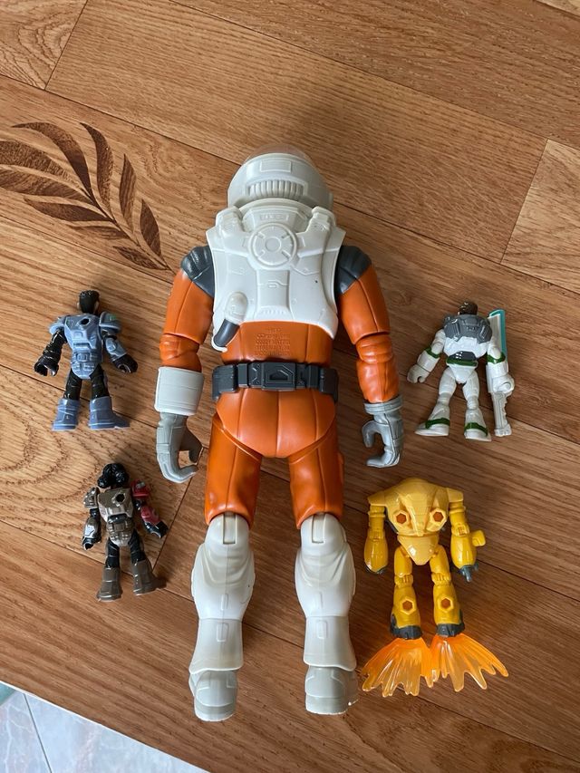 Buzz Lightyear XL 15 + 4 Action Figure