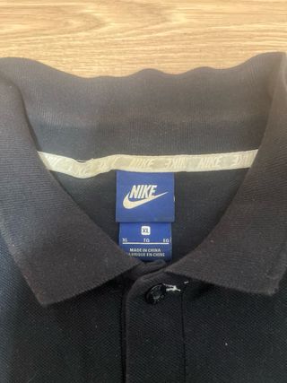 Polo Nike Vintage Negro | 2000s | Logo Bordado