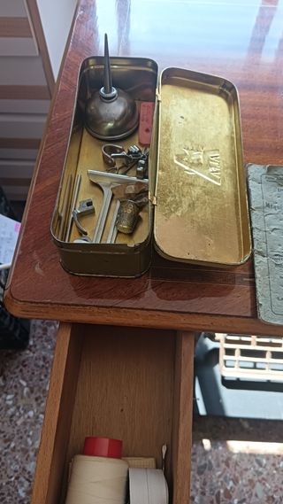 Máquina coser Alfa antigua