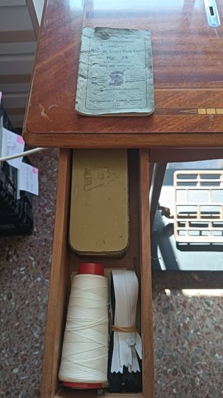 Máquina coser Alfa antigua