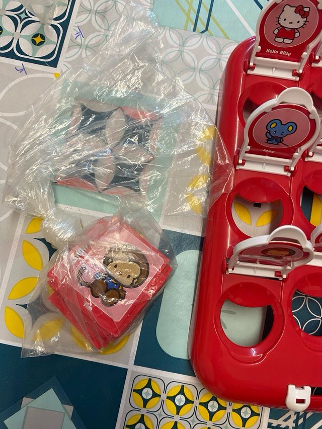 Juego Quién es Quién Hello Kitty