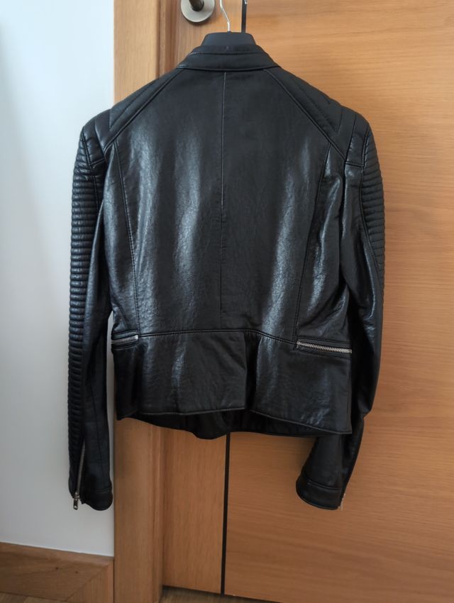 Cazadora Zara polipiel negra