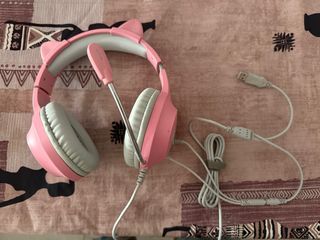 Cascos gaming con orejas de gato.