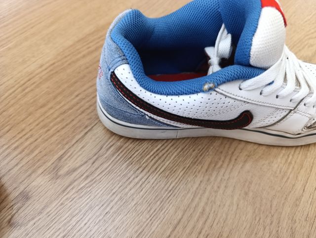 Zapatillas Nike blancas y azules nº36.5