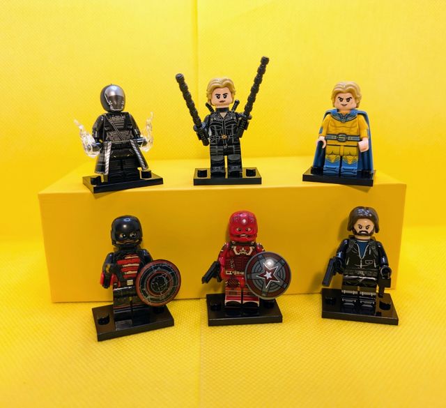 Thunderbolts y Avengers . Figuras de Superhéroes