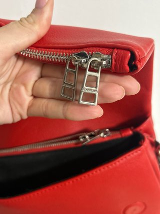 Bolso rojo bandolera