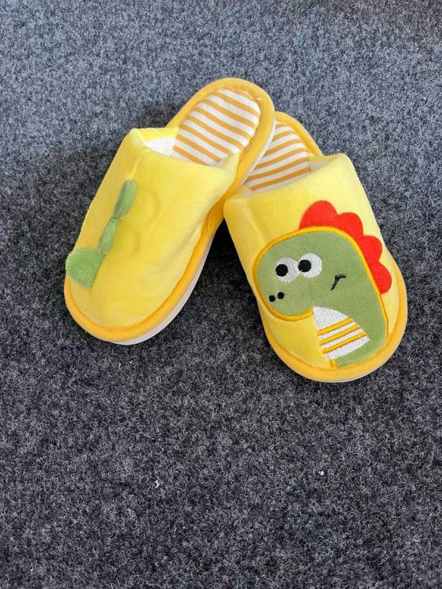 Pantuflas dinosaurio bebé, suaves y calentitos