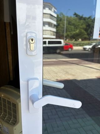 Cerramiento aluminio puerta corredera