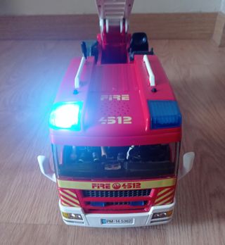Playmobil Bomberos:Camión y Coche con luz y sonido