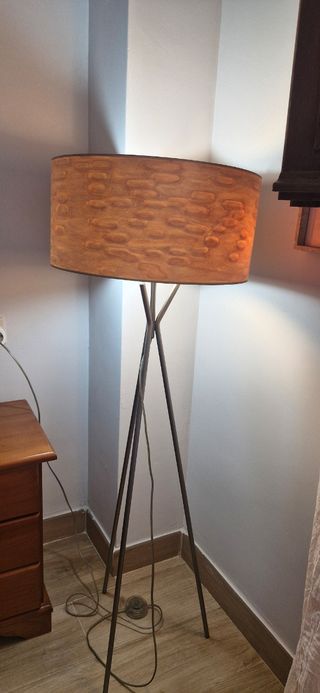 Lámpara pie vintage metal madera Kave Home