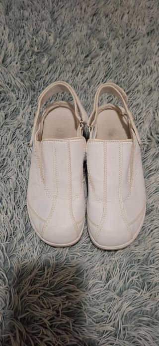 Sandalias de trabajo blancas