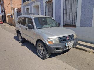 Mitsubishi Montero 3.2 DID baca techo