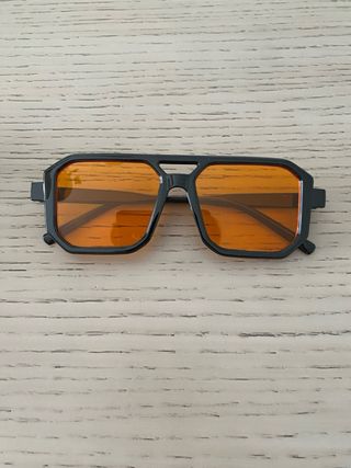Gafas sol modernas negras