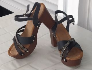 Sandalias plataforma negras y marrones