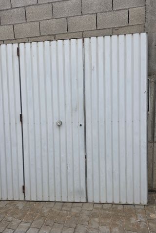 Puerta garaje basculante muelles con puerta peaton