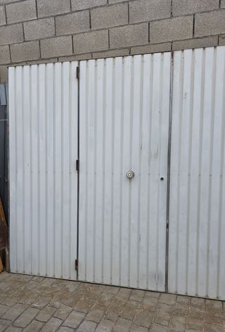 Puerta garaje basculante muelles con puerta peaton