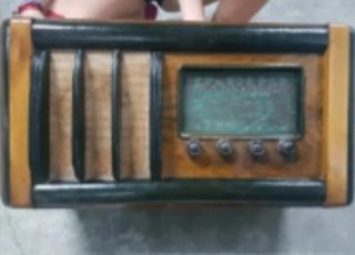 Radio antigua de madera