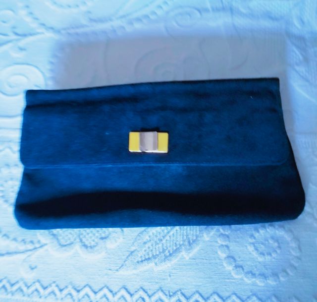 Pochette blu in camoscio