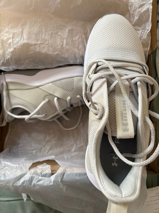 Zapatillas Under Armour Beige