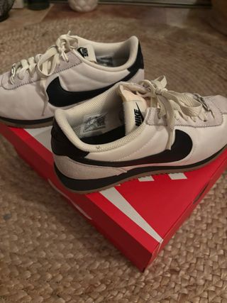 Zapatillas Nike Cortez - Blancas y Negras