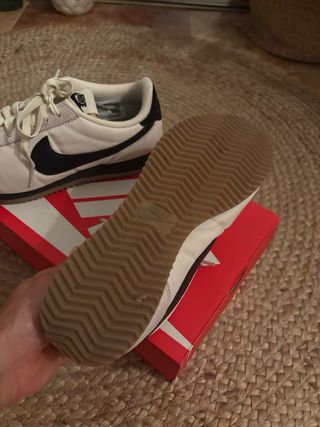Zapatillas Nike Cortez - Blancas y Negras
