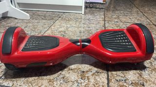 Patinete eléctrico rojo