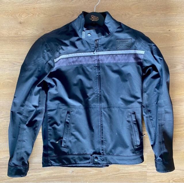 Cazadora Triumph entretiempo