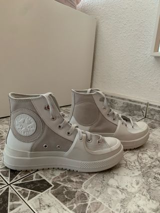Converse altas grises y blancas