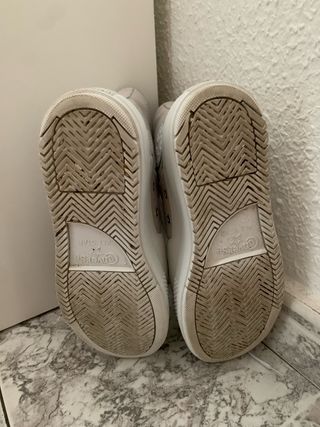 Converse altas grises y blancas