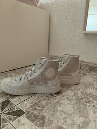 Converse altas grises y blancas