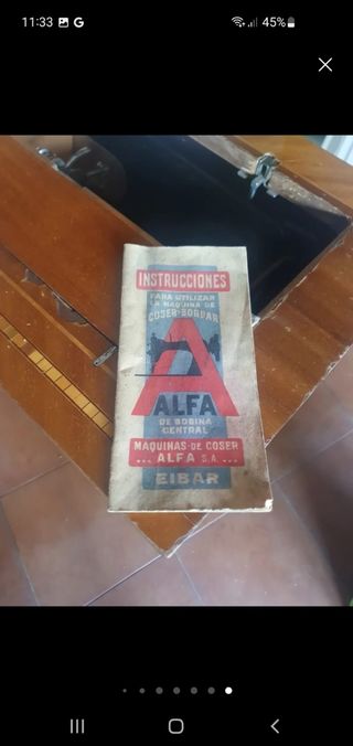 Máquina coser Alfa antigua
