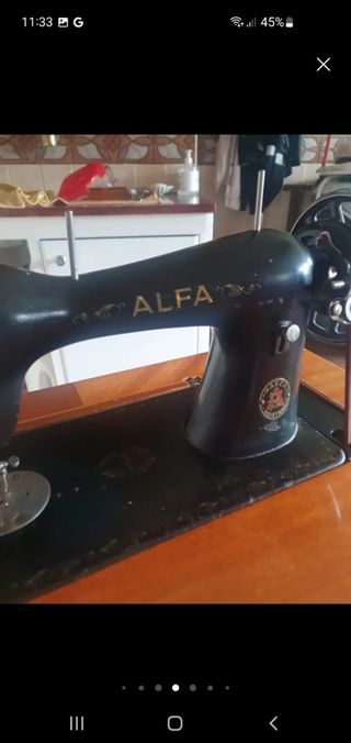 Máquina coser Alfa antigua