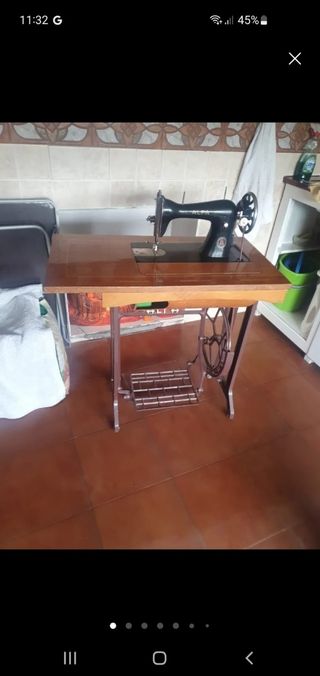 Máquina coser Alfa antigua