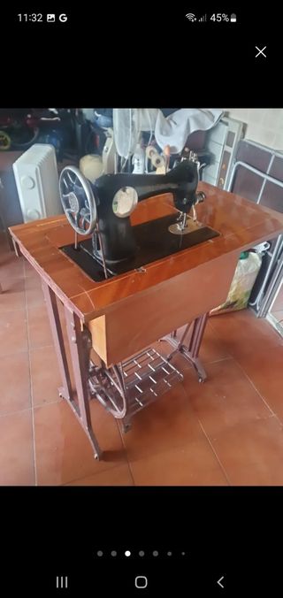 Máquina coser Alfa antigua