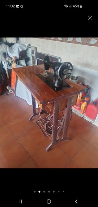 Máquina coser Alfa antigua