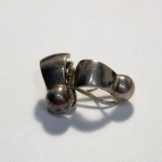 Pendientes de plata, diseño escultórico 90's