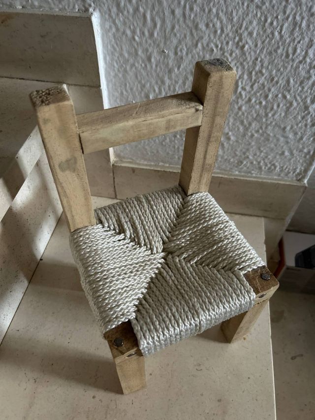 Silla miniatura artesanal de madera
