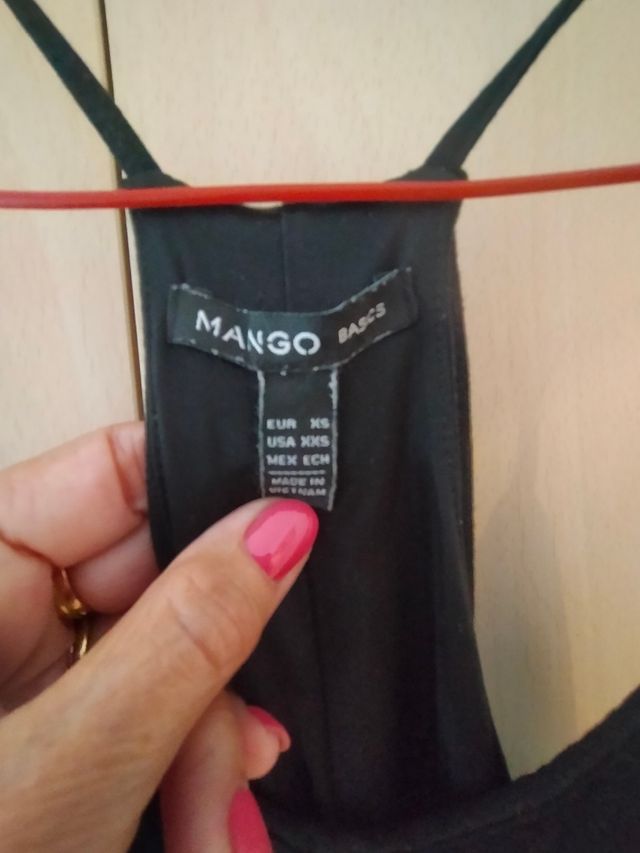 Vestido negro Mango