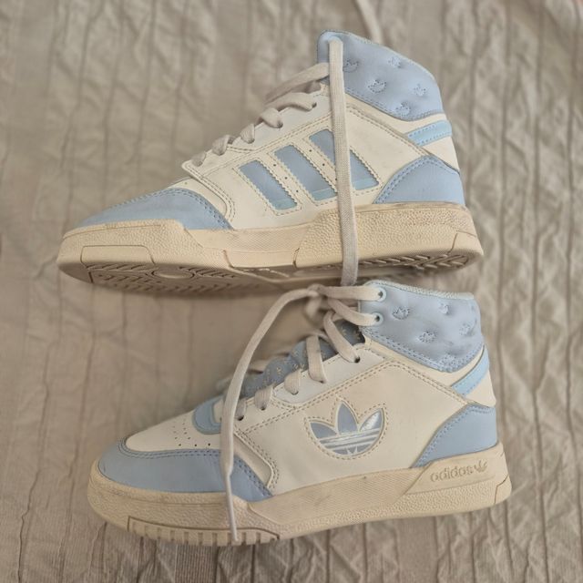 Zapatillas Adidas altas blancas y azules