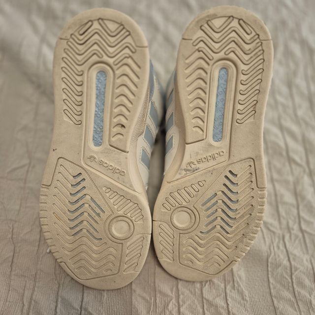 Zapatillas Adidas altas blancas y azules